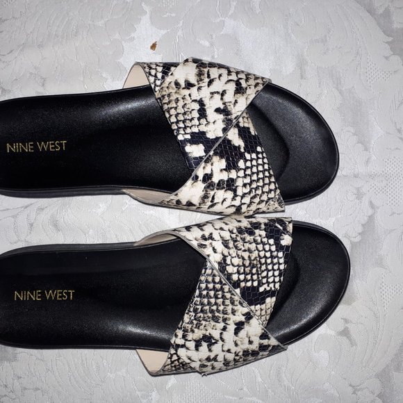 Faux Lizard Pool Slide - Picture 1 of 4